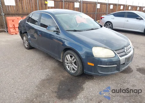 2007 Volkswagen Jetta 2.5 z USA, uszkodzony, nr VIN 3VWDF81K77M099080